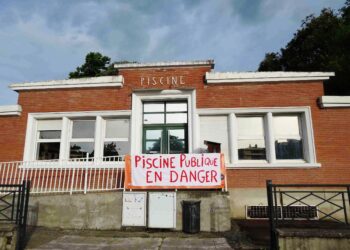 ACTIONS CE MATIN CONTRE LA FERMETURE DE LA PISCINE DE SAINT-SULPICE !